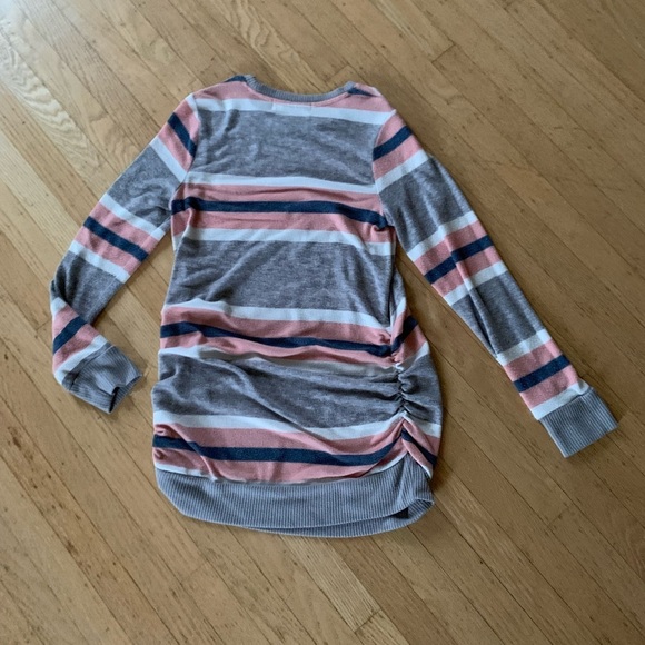 Lightweight soft women’s sweater size medium by Two Beautiful Maternity - Picture 7 of 7